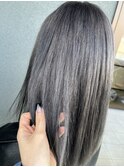 ロンググレージュヘア