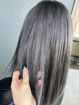 クオン 伊勢崎(QUON.) ロンググレージュヘア