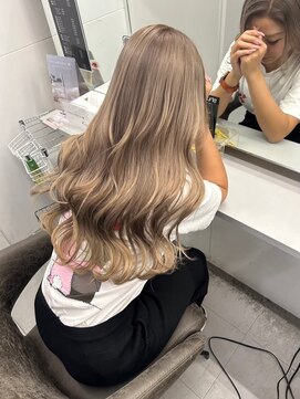 キング 梅田(K!ng) 縮毛矯正髪質改善ハイライトレイヤーカット梅田美容室エクステ