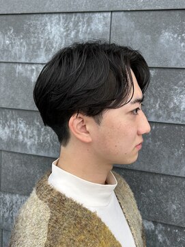 ヒュイル バイ ニアウ(Hwyl by Niau) ニュアンスパーマメンズカットパーマセンターパートスパイラル