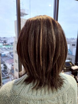 ジェコ ブラン(gecko. brun) 大人ウルフ/白髪ぼかしハイライト/外ハネミディ #武蔵小山美容室