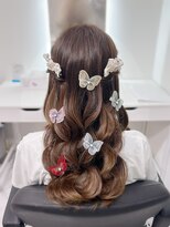 ヘアーメイクサロンアール(hair make salon R)&nbsp;ねじりハーフツイン