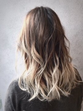 ヘアサロンM 新宿 ホワイトグラデーション
