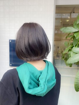 ザデイ(THE DAY) スタイリングパターンいっぱいの軽めのボブスタイル