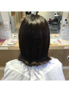 エスバイラッシュ(es by rush) 外はねボブ