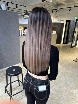 メリー オオサカ(Merly Osaka) ストレートが似合うバレイヤージュ_contrast greige_