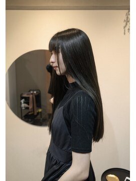 ニード(need) 暗髪ストレート