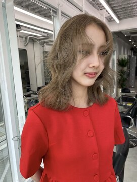 イル 天神西通り店(ill) 柔らかいベージュカラー