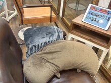 全てのお席にタブレット・クッション・ブランケット完備☆雑誌・YouTubeをみてゆったりくつろいでください