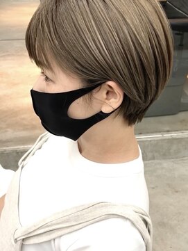 スー 渋谷(suu) 大人かわいいブリーチオンカラー丸みショートボブベージュ（徳竹