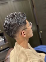 ミリオンバックス 御徒町店(Million Backs)&nbsp;外国人風/リバースパーマ/スキンフェード<理容室>[メンズ/御徒町