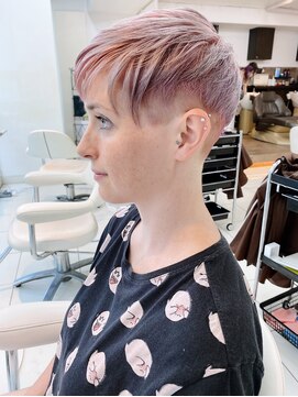 ヘアアンドデイスパ アグー(hair&dayspa AGU) 【横須賀中央　AGU】刈り上げサマーショートピンキーショート
