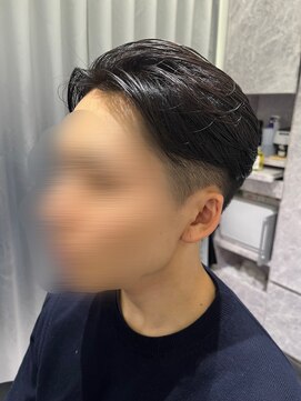 リバティシェアバーバー 銀座2nd(LIBERTY SHARE BARBER) 毛流れセンターパート