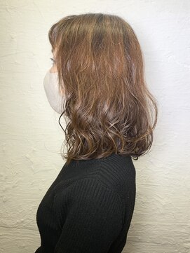 スクエアウーノ 博多(SQUARE＊UNO HAKATA) ミディアムパーマ　ウェーブヘア　ブラウンカラー