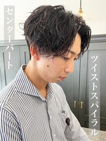 ヘアーアイスカルテット(HAIR ICI QUARTET) 前下がりセンターパートツイストスパイラルパーマ刈り上げ