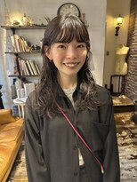 トレンチ(TRENCH)&nbsp;レイヤーパーマ　顔まわりカット　緩めパーマ