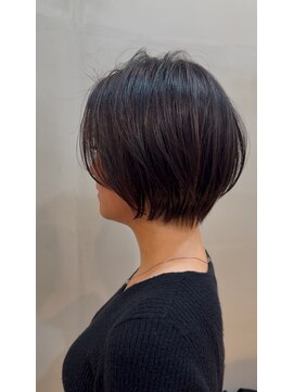 カノア 生駒店(KANOA) シックに決めてもクールになりすぎないショートヘア