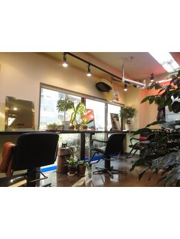 駅地下の好立地で通いやすい！落ち着いた雰囲気で、ゆったりした空間で落ち着いたひと時を過ごせます♪