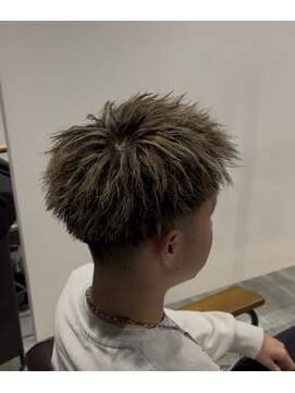 クレヨン ケース(Crayon case) 20代30代すっきり刈り上げ明るめカラーショートスパイラルパーマ