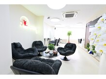 HM hair salonの雰囲気（ショートヘアでも最大限馴染ませます！）