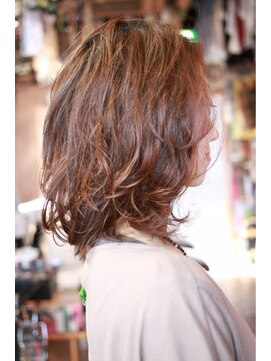 オーバーキャプテンネイキッド(OVER CAPTAIN NAKED) 伸ばしかけセミディパーマ (AirWave使用)