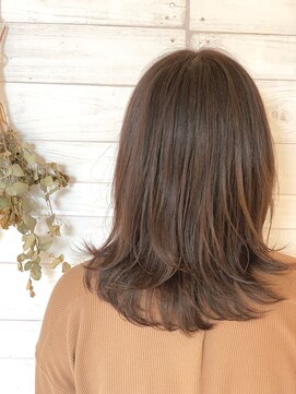 シェリッシュ ノース(Sheriche North) オフィスカラー×スプリングベージュ