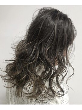 ヘアメイク ティサ(hair make Tisa) ハイライトカラー　グレーパールベージュ