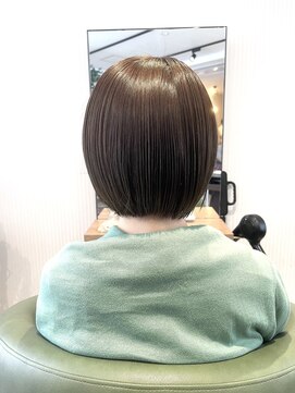 ヘアースパリゾート リアン 燕三条店(Lien) ミルクティベージュ 切りっぱなしボブ
