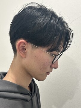 ヒュイル バイ ニアウ(Hwyl by Niau) メンズマッシュセンターパートスパイラルパーマニュアンスパーマ