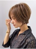 ショートヘアショートボブ白髪ぼかしハイライトカラーボブ