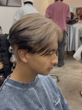 テンバイリップスヘアー(TEN by LIPPS hair) 誰とも被らないブロンドベージュエンドカラー