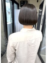 バッカ(BACCA) 艶ダークブラウンの丸みボブ
