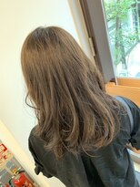 クララ タカマツ(CLALA Takamatsu) 髪はラベンダーアッシュカラー&軽やかレイヤーカット