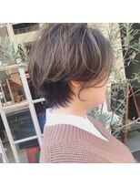 クルミ(kurumi)&nbsp;ハイライトとゆったり感のショートとボブのあいだ