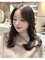 ティア(Tia.)&nbsp;（かきあげヘア/おくれ毛/レイヤーカット/グレージュ/小顔）