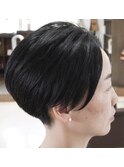 襟足をタイトに収めたハンサムショート