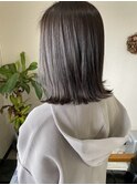 外ハネミディアムヘア×グレージュカラー☆