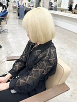 エトレ(etore)&nbsp;ショートボブ×ブリーチカラーハイトーンホワイト