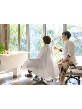 大人数が苦手な方に◎スタイリストとほぼマンツーマンなので、話しやすくお悩みも相談しやすい♪