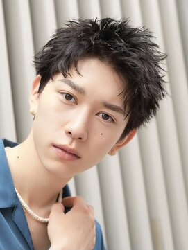 オーシャントーキョーウエスト 心斎橋 (OCEAN TOKYO WEST) 刈り上げアップバングビジネスヘアツイスパスパイキーショート