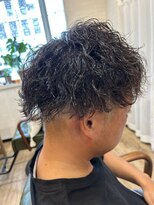 フィカ(Fika)&nbsp;メンズ　パーマ　ツイストスパイラル　刈り上げ