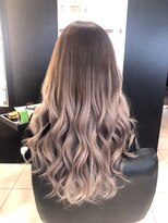 リゼル ユア 渋谷(RISEL YUA)&nbsp;シールエクステでホワイトアッシュのグラデーションカラー