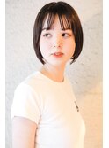 ナチュラル前下がりボブ