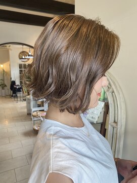 ヴィアンカ(Vianca) 大人可愛いミディボブ