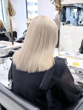 リル 溝の口(LiL) ホワイトベージュ/溝の口/ブリーチ/ダブルカラー/レイヤーカット