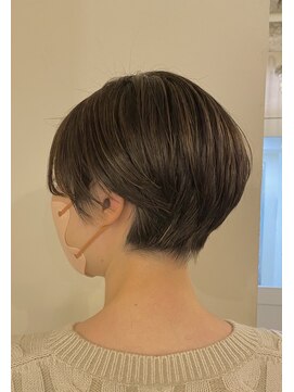 キミドリ(KIMIDORI) 耳かけひし形ショートボブとハイライト【恵比寿KIMIDORI】
