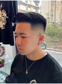 1554黒髪ツーブロック刈り上げフェード束間短髪ショートバーバー
