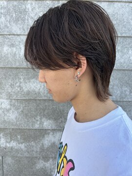 ヒュイル バイ ニアウ(Hwyl by Niau) メンズマッシュセンターパートウルフパーマニュアンスパーマ眉毛