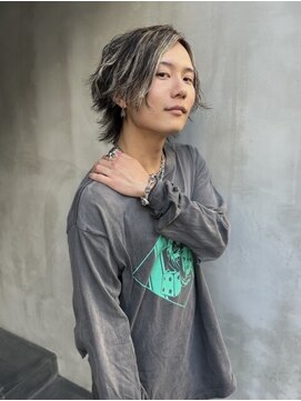 メンズ ファイブバイジエクト 堀江(FIVE by The Ect) メンズカット×ハイライト×ホワイトベージュ×波巻きスパイラル