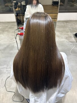 トテ(tote.) ワンカラーで作る明るめオリーブベージュ